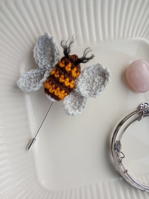 Bumble bee crochet brooch stick pin