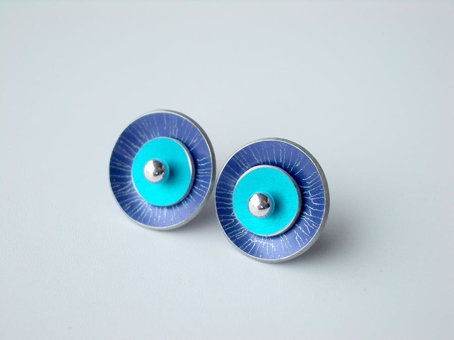 Circle studs earrings in dark blue and turquoise