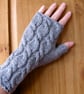  Grey fingerless gloves  wrist warmers - Image 4