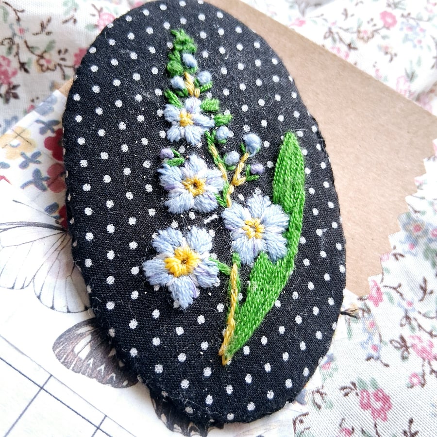 hand embroidered fabric brooch no 9