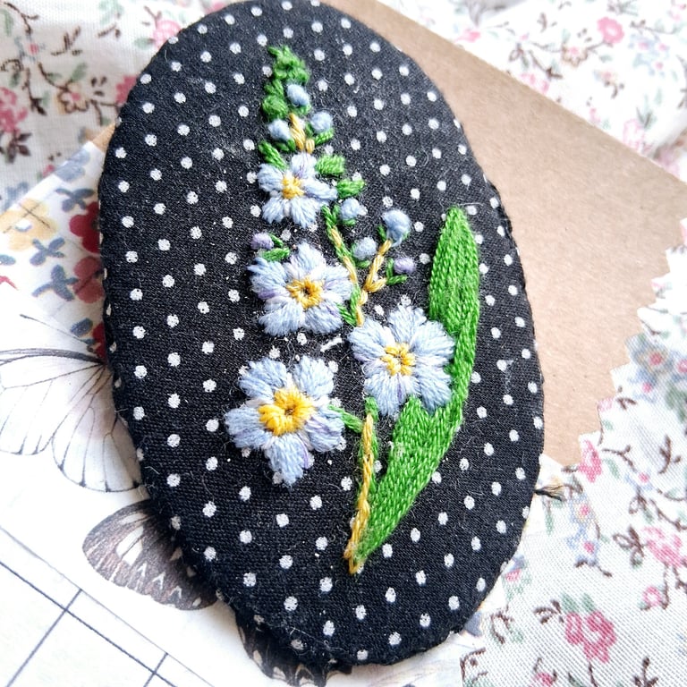 hand embroidered fabric brooch no 9