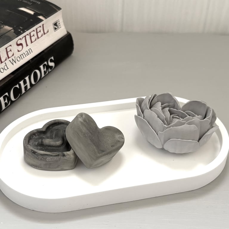 White Oval Tray Set with Decorative Grey Flower and Hearts