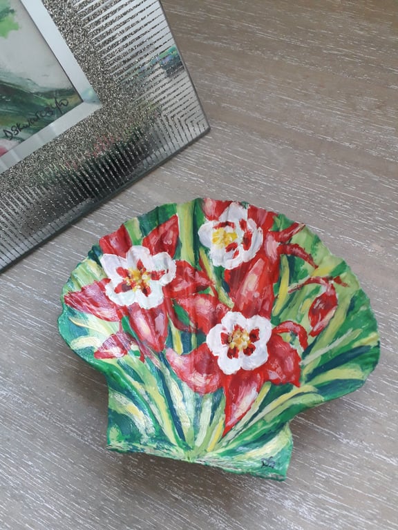Handpainted "red aquilegia flowers" king scallop shell trinket dish