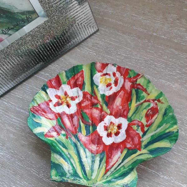 Handpainted "red aquilegia flowers" king scallop shell trinket dish