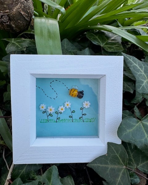 Bumble Bee with Flowers