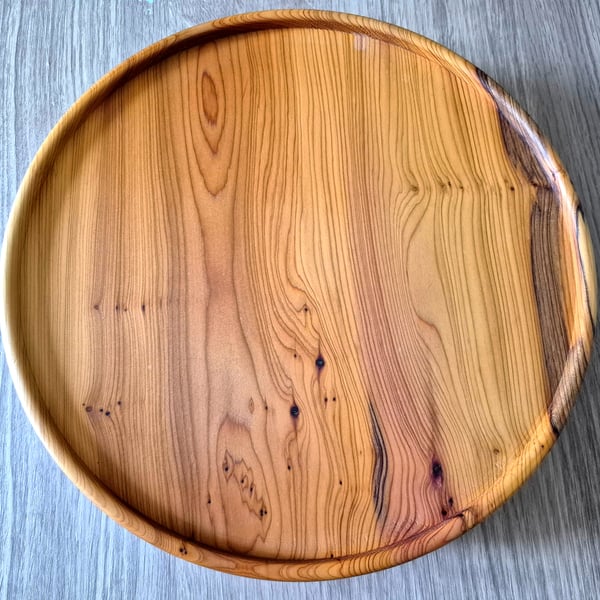 Beautifully unique yew wood lazy susan  (Rotating base)