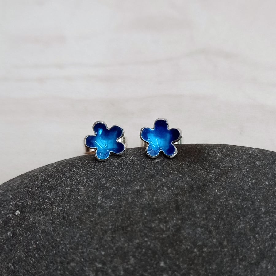 flower stud earrings, stud earrings, floral jewellery, enamel jewellery