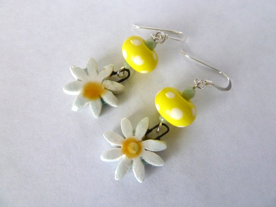 sterling silver lampwork daisy earrings