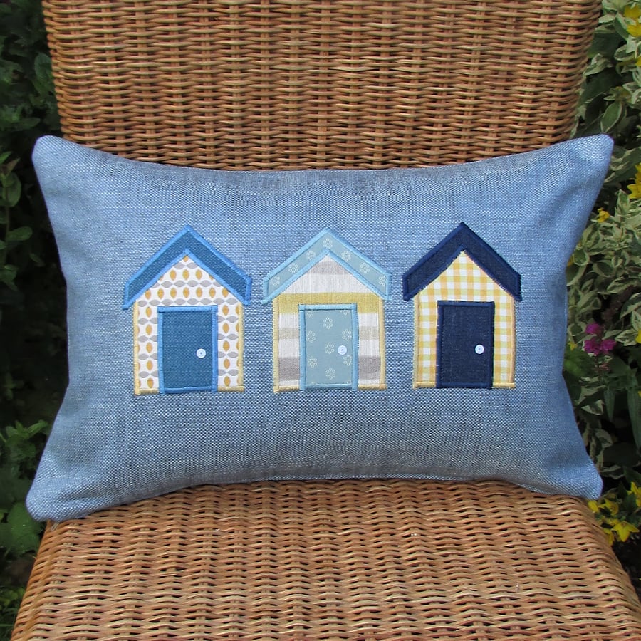 Beach huts cushion - Rectangular, blue with yellow, white, grey and blue huts