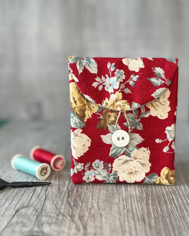 Red floral purse with linen button 