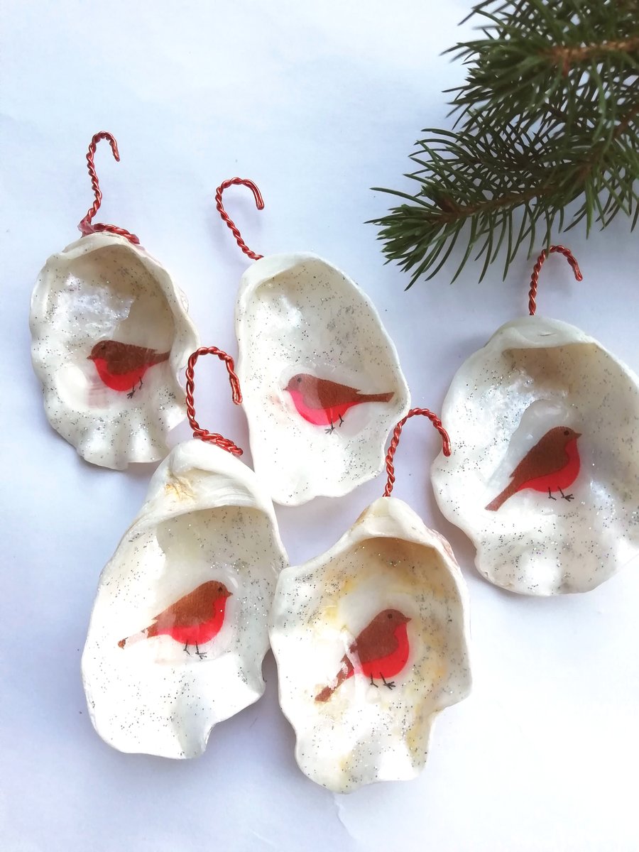Oyster shell robin tree hangings 