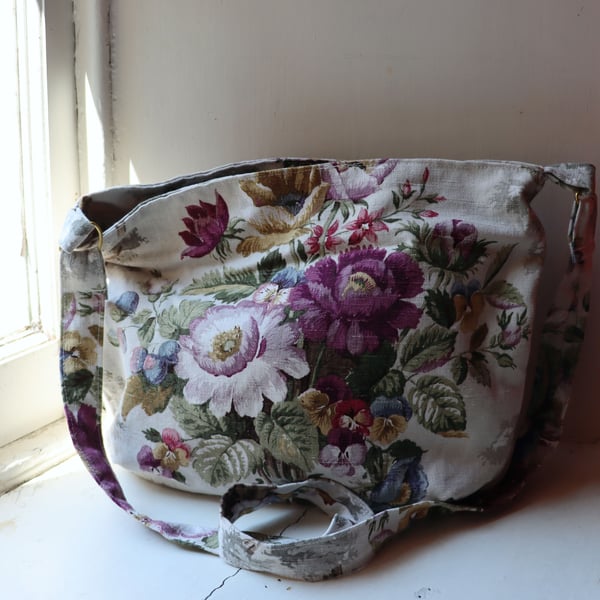 Recycled vintage floral shoulder bag in Sanderson print