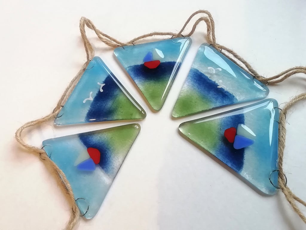 Fused Glass Seaside Bunting: Beach Themed Garden Decor