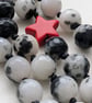 Black and white jade necklace with red howlite star - Image 7