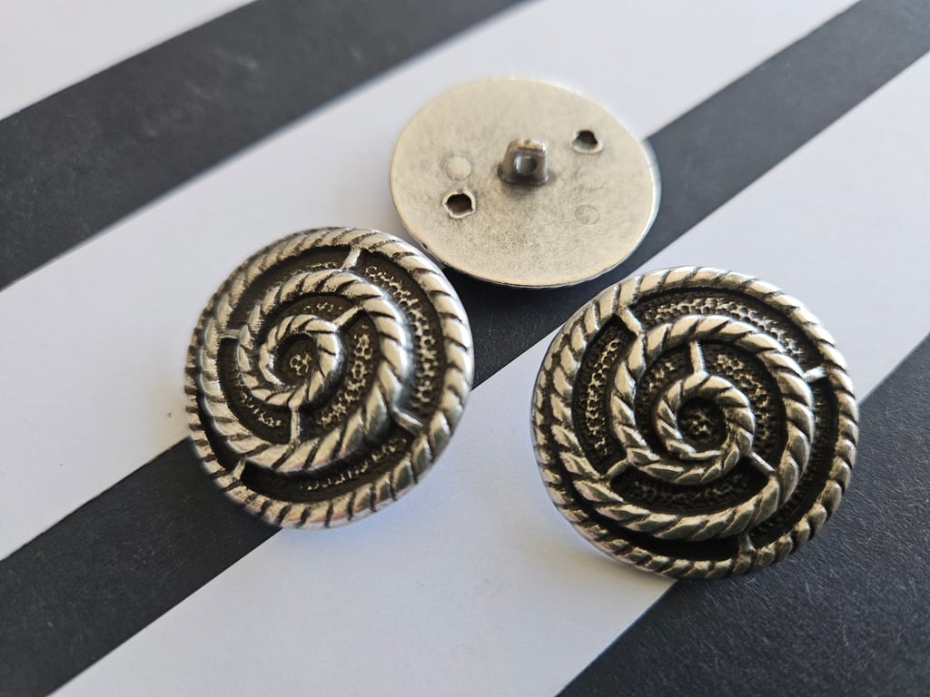 1 & 3 16" 30.5mm 48L Antique Silver feature Button Medium weight