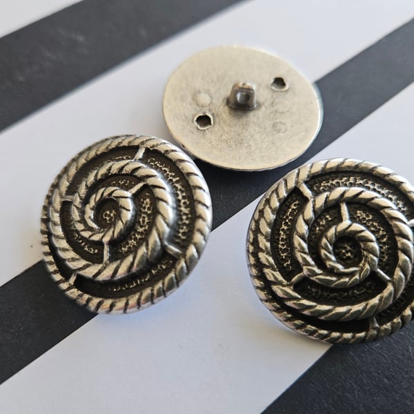 1 & 3 16" 30.5mm 48L Antique Silver feature Button Medium weight