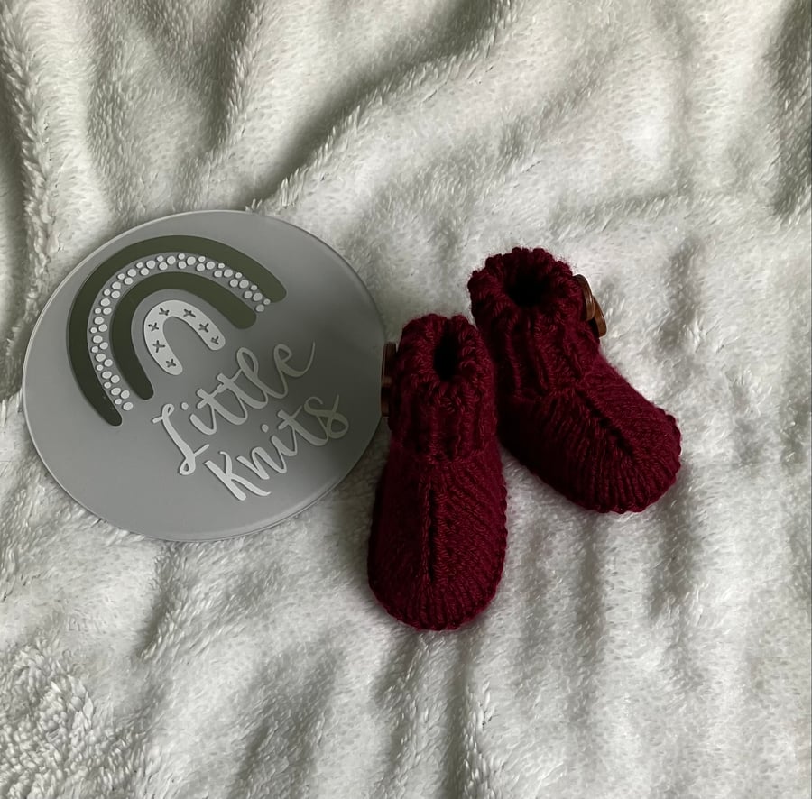 Hand knitted Baby’s ‘Hugg’ Booties (0-6 months)