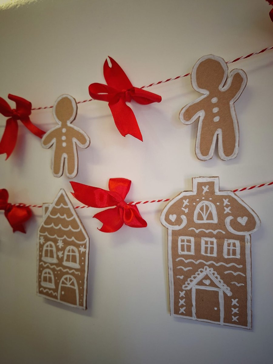 Gingerbread men and houses garland