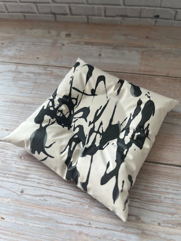 Cushion T Light Holder