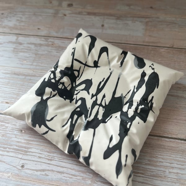 Cushion T Light Holder
