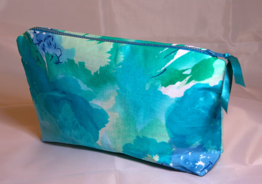  Make up Bag