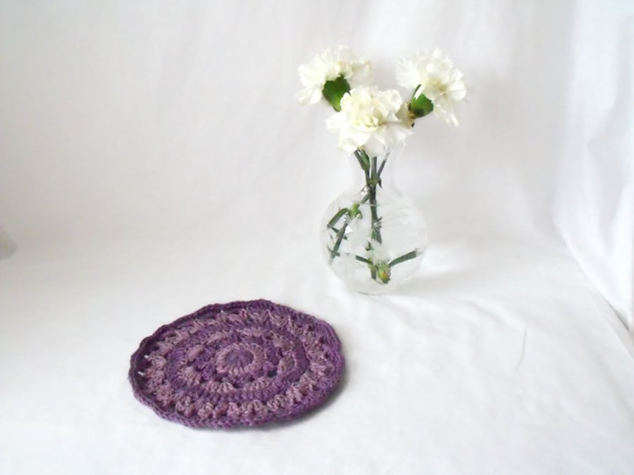 small purple crocheted cotton doily, 6 inch lilac crochet mandala 