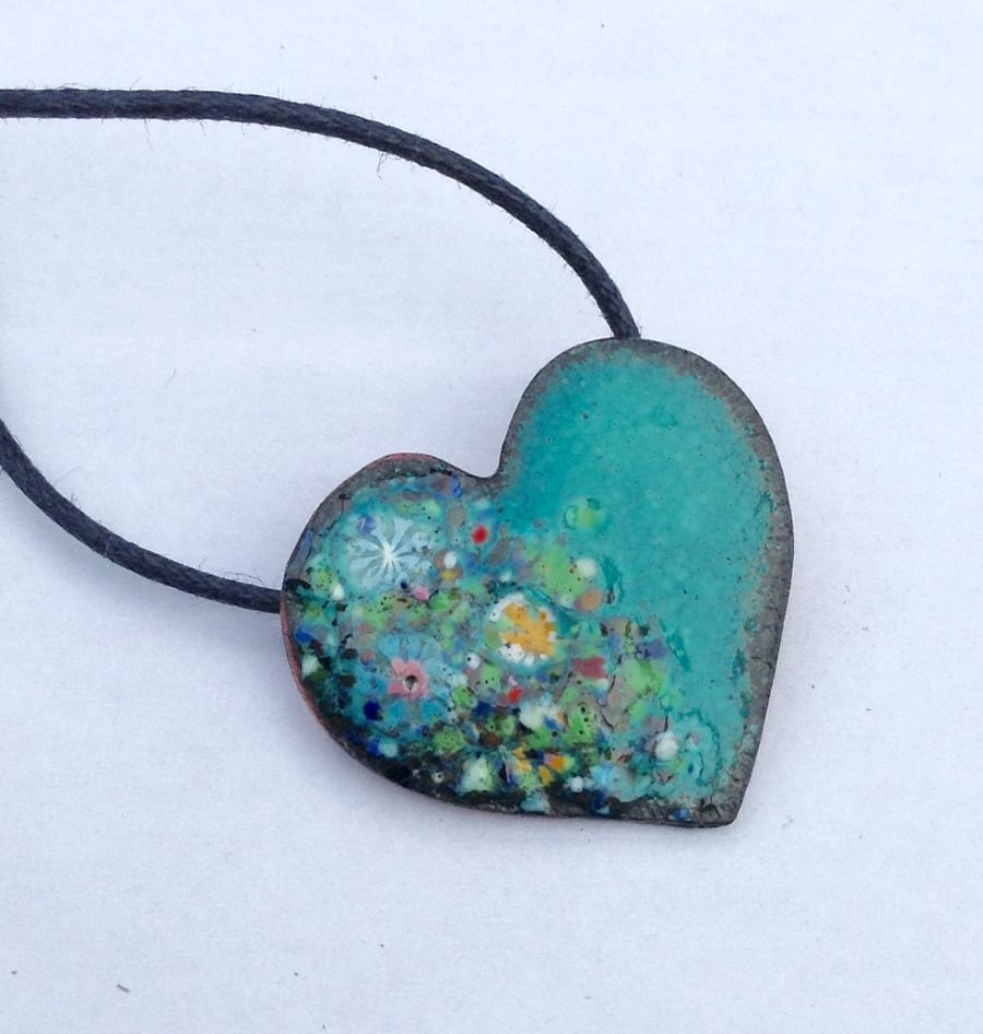 DAINTY ENAMELLED COPPER HEART NECKLACE WITH FLORAL DESIGN