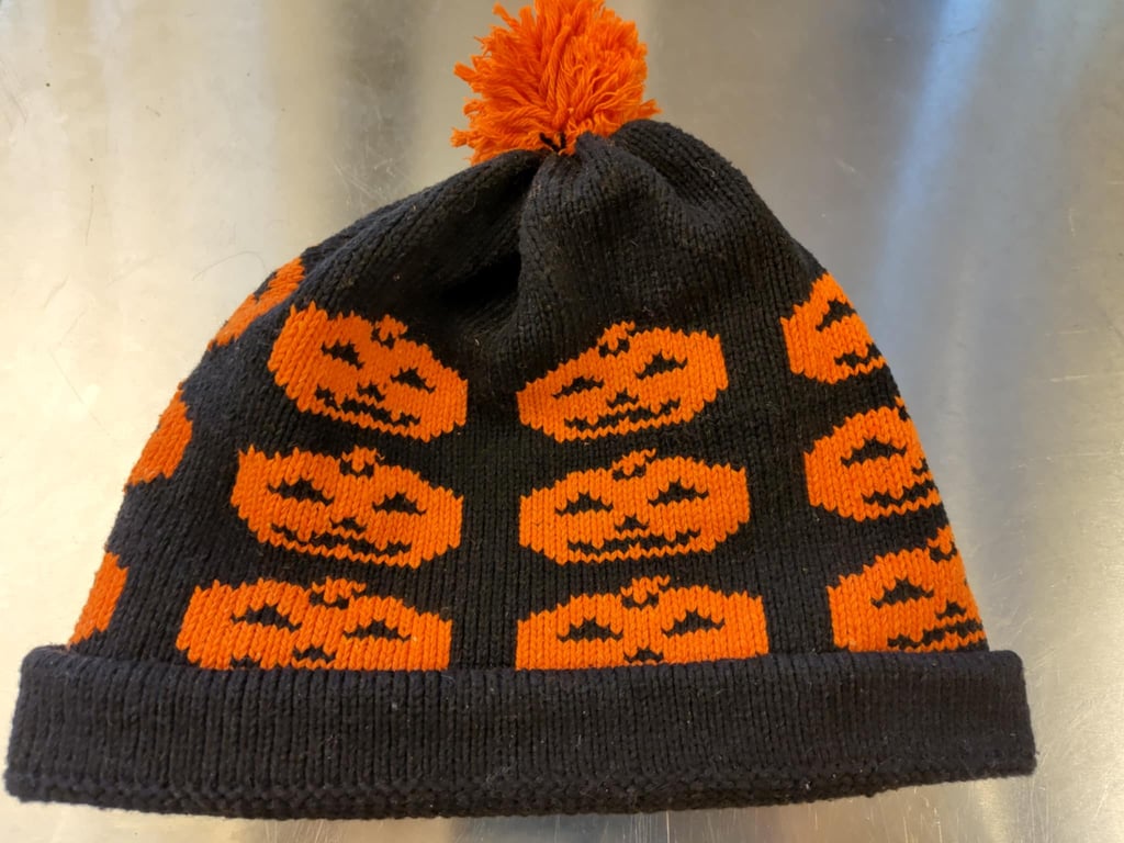 Knitted Halloween woolly hat! Beanie! Pumpkin design! Pattern! Orange & black!