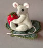 Strawberry mouse miniature jointed collectable with a silk embroidered leaf - Image 4