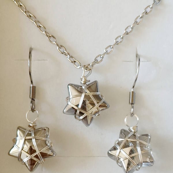 Wire Wrapped Star Necklace and Earrings - Grey Clear