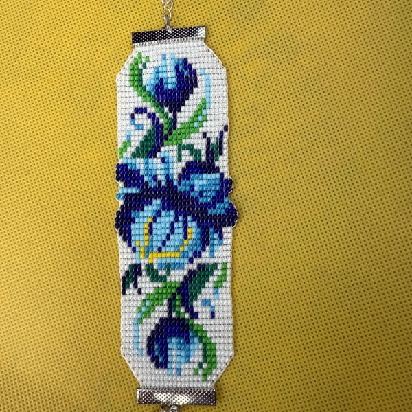 Beautiful beaded bracelet. Floral bracelet. Handmade with love in Ukraine.