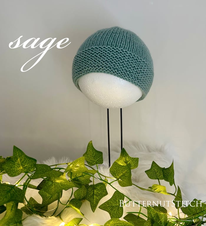 Gorgeous hand knit baby hats size 0-3 months 