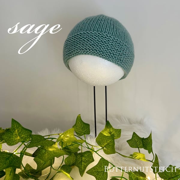 Gorgeous hand knit baby hats size 0-3 months 