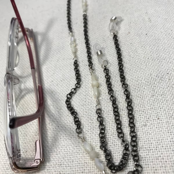 Spectacle chain or sunglasses lanyard with Mother of Pearl 