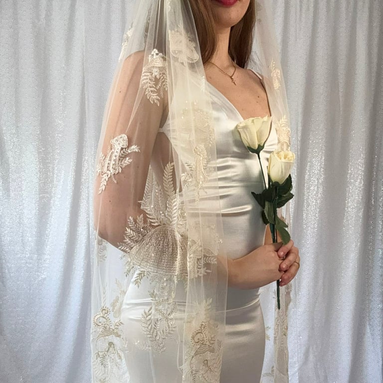 Magic Mushrooms Wedding Veil - Embroidered Woodland Bridal Veil