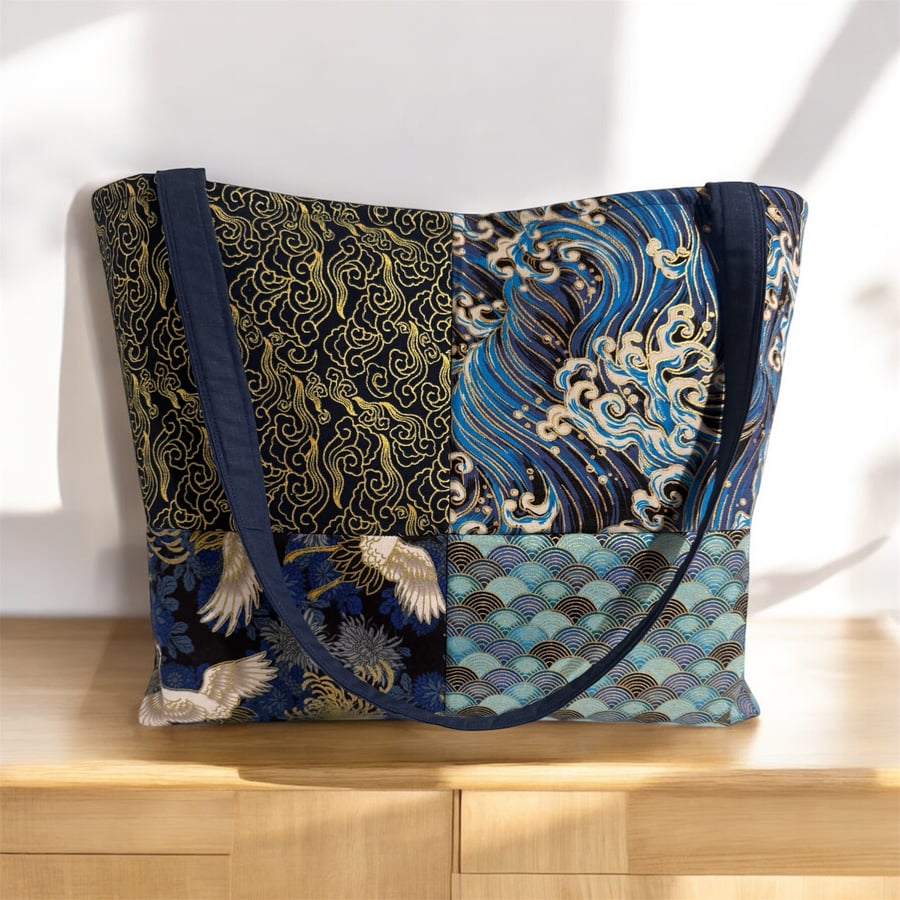 Tote bag in a Japanese wave design 