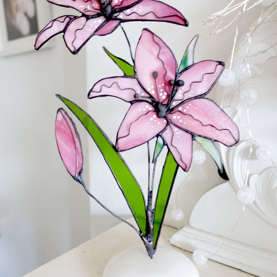 Stained Glass Pink Oriental Lily Table Decor Suncatcher Window Ornament