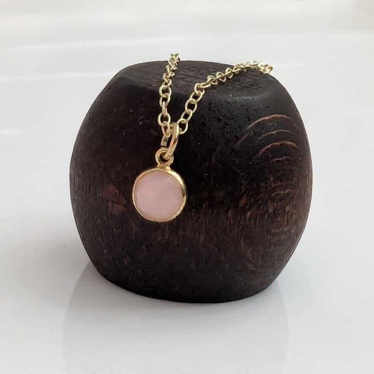 Gold Recycled 9 carat Gold Pink Opal STONE Necklace