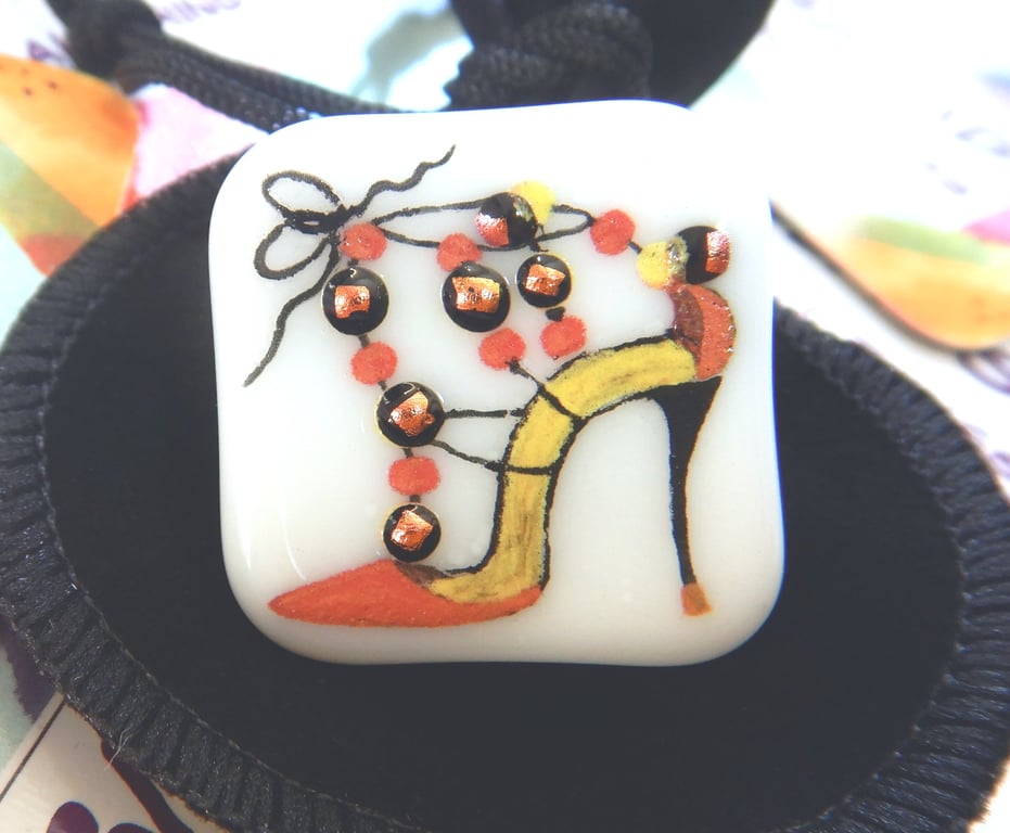 HANDMADE FUSED DICHROIC GLASS 'STILETTO' BROOCH.