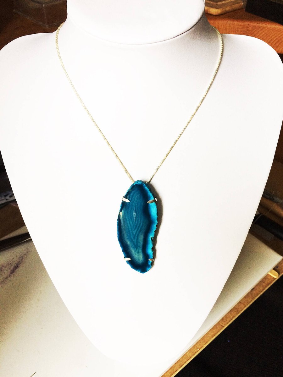 A Beautiful Turquoise and Blue Polished Agate Slice Pendant Necklace