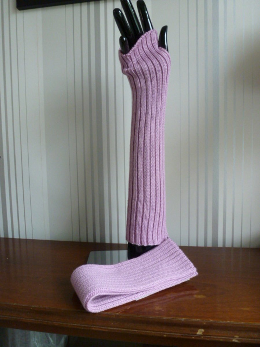 Elbow length fingerless gloves in 100% merino wool