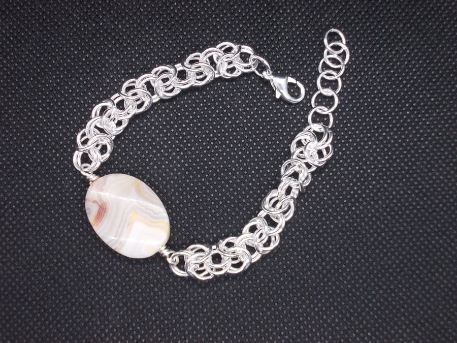 Agate and byzantine chainmaille bracelet