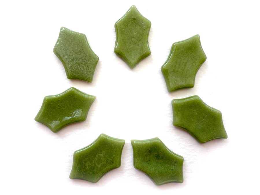 Pack of 7 holly leaves made with Bullseye 90coe glass