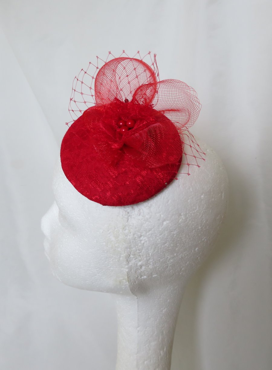 Scarlet Red Lace Crinoline Veil Pearl Retro Cocktail Mini Hat Fascinator