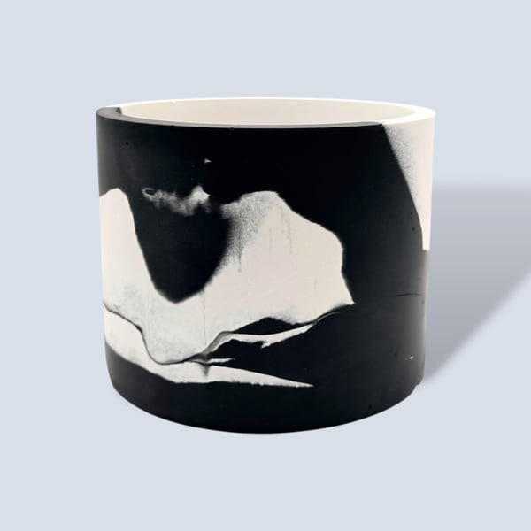 Black and White 15cm Marbled Round Plant Pot  - Large Monochrome Planter 