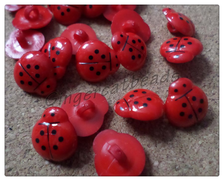 8 x Shanked Acrylic Buttons - 14mm - Ladybird - Red 