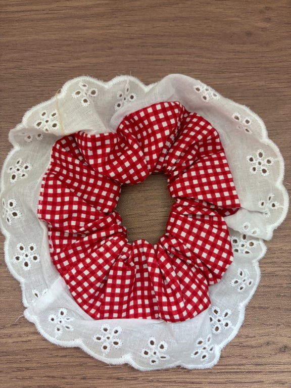Summer seconds - frilly scrunchie - red gingham