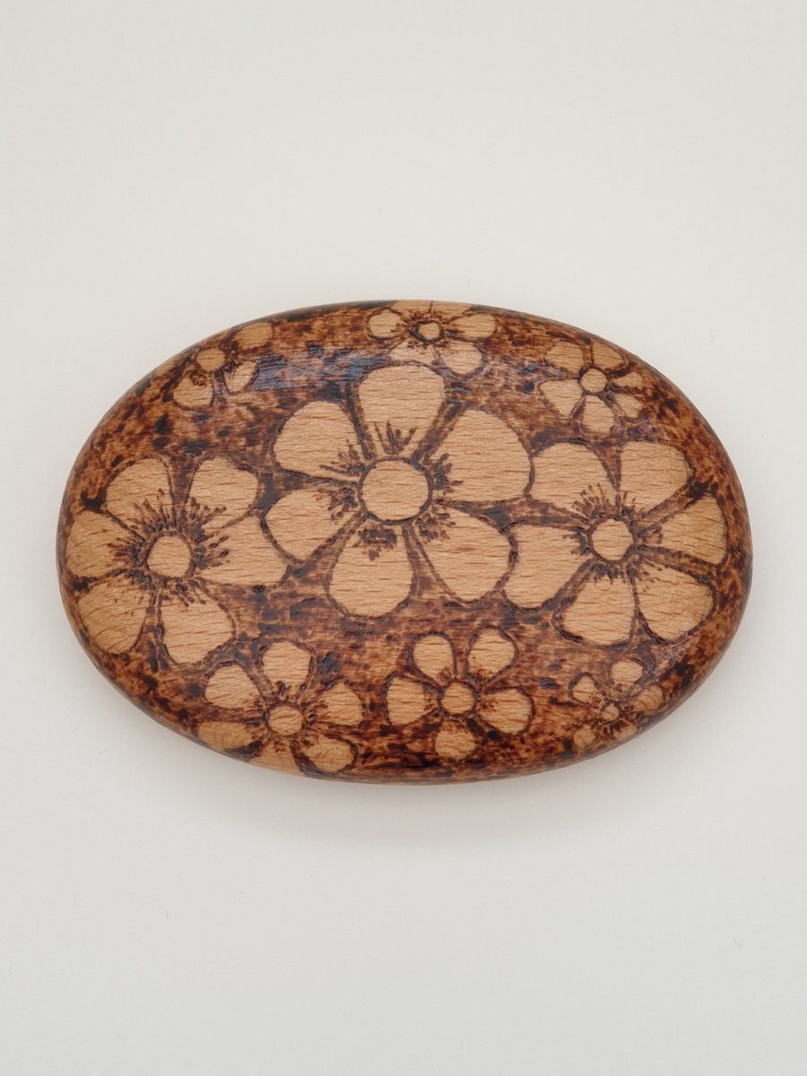 Flower pyrography decorated wooden pebble, gift for her, seconds Sunday 
