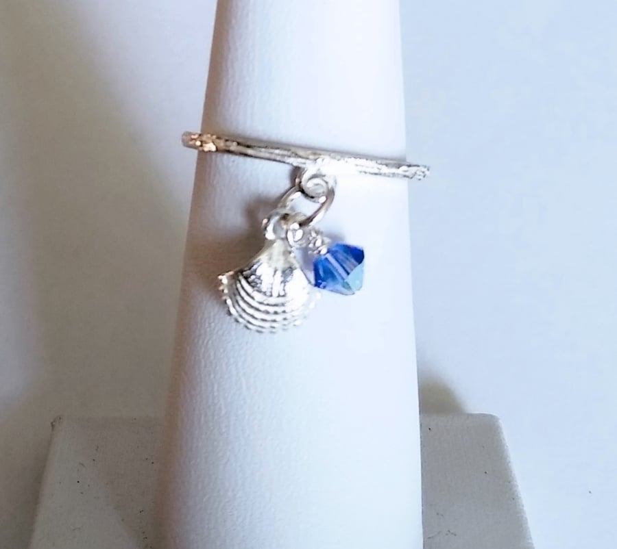925 Sterling Silver Charm Ring With Silver Shell And Swarovski Crystal Charms 