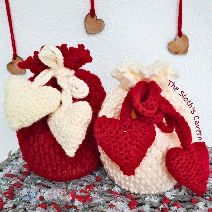 Drawstring crochet pouch in Red with amigurumi hearts - Valentine's Day